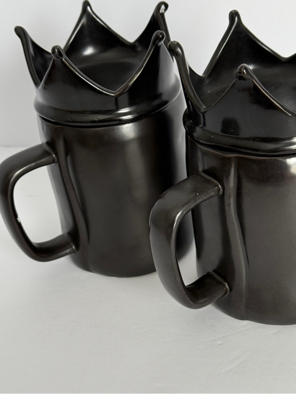 Joseph A. Tea Coffee Mug & Crown Lid Ceramic 21 fl oz Matte Black King & Queen - Picture 4 of 11